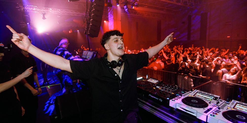 Tomas Grey.